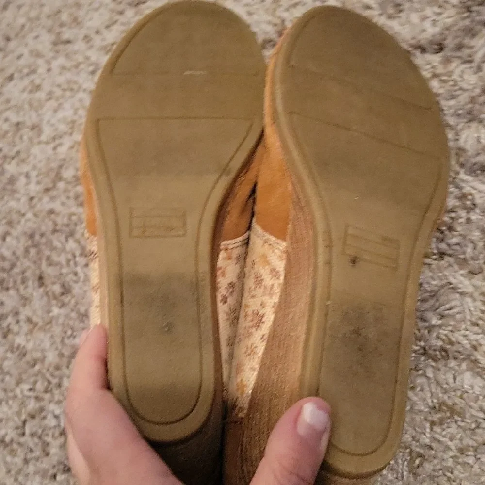 Toms fall floral suede wedges size 10